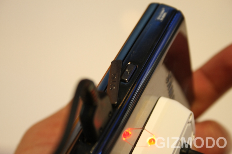 Illustration for article titled Samsung Propel Pro Has the Looks, Needs a Better Keyboard